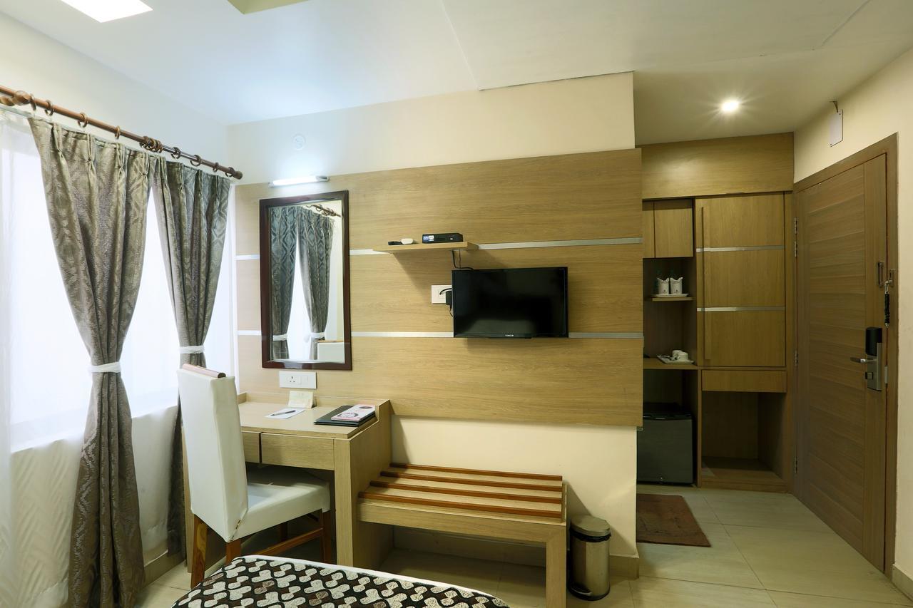 Hotel Sj International Γουβαχάτι Εξωτερικό φωτογραφία