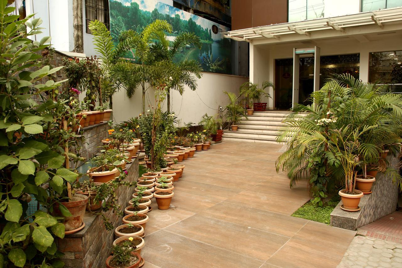 Hotel Sj International Γουβαχάτι Εξωτερικό φωτογραφία